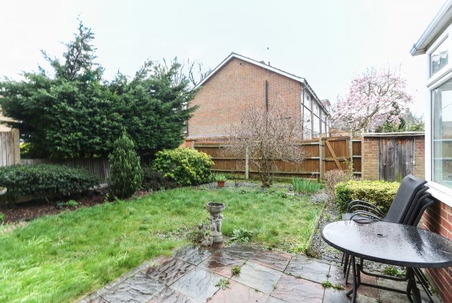 8 Courtlands Avenue, Lee, London, SE12 8HZ 1