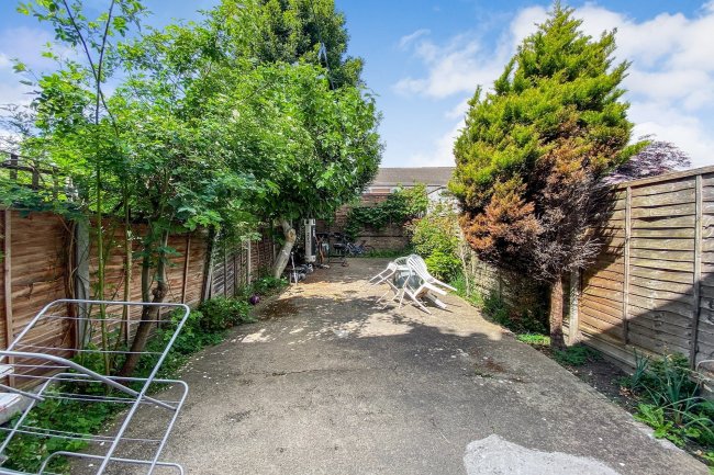 39 Waldeck Road, Duckett's Green, London N15 3EL 10