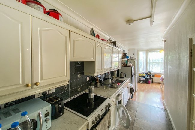 39 Waldeck Road, Duckett's Green, London N15 3EL 10