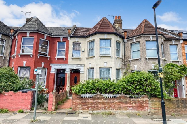 39 Waldeck Road, Duckett's Green, London N15 3EL 10