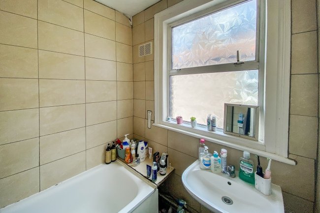 39 Waldeck Road, Duckett's Green, London N15 3EL 10