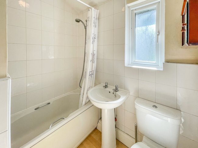 147 Totnes Road, Paignton, Devon TQ3 3RZ
 10