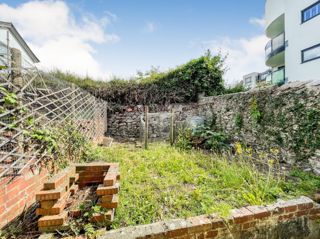 147 Totnes Road, Paignton, Devon TQ3 3RZ
 10