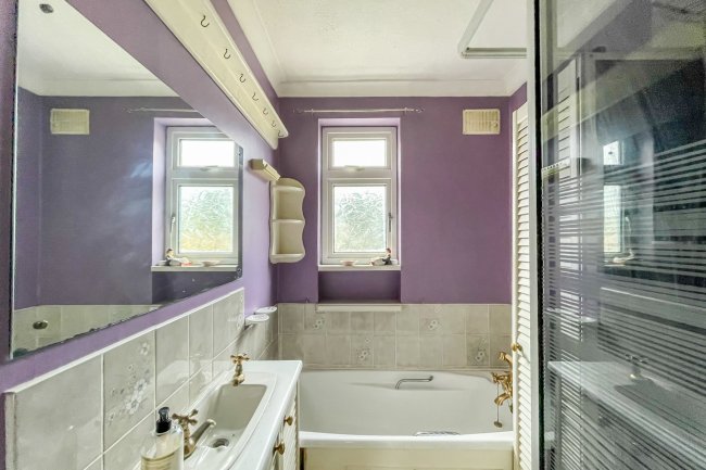 13 Blindmans Lane, Cheshunt, Waltham Cross, Hertfordshire, EN8 9DR 7