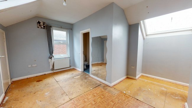 124 Robinson Road, Tooting, London SW17 9DR
 7