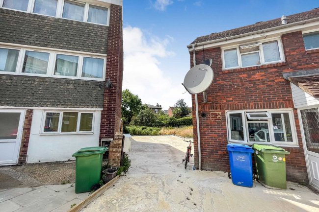 Land lying on the south side of 30 Radnor Road, Peckham, London, SE15 6UR 1