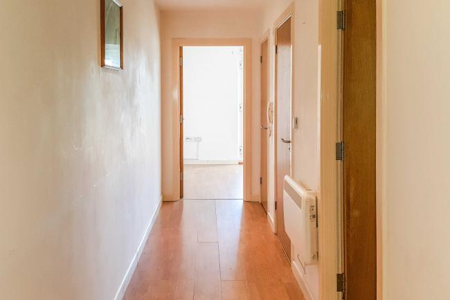 Flat 5 Headland Park House, 94 North Hill, Plymouth PL4 8EX
 7