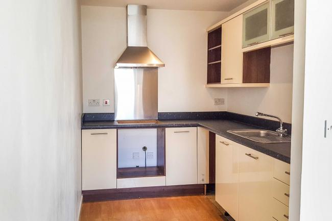 Flat 5 Headland Park House, 94 North Hill, Plymouth PL4 8EX
 7