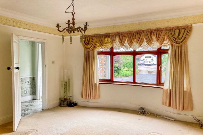 66 Green End Street, Aston Clinton, Aylesbury, HP22 5EU
 9