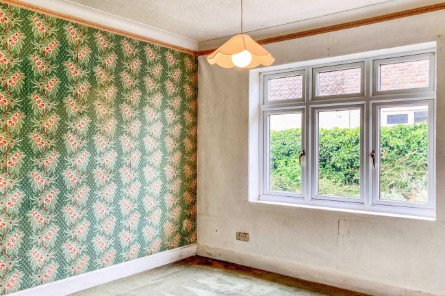 66 Green End Street, Aston Clinton, Aylesbury, HP22 5EU
 9