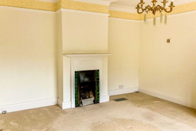 66 Green End Street, Aston Clinton, Aylesbury, HP22 5EU
 9