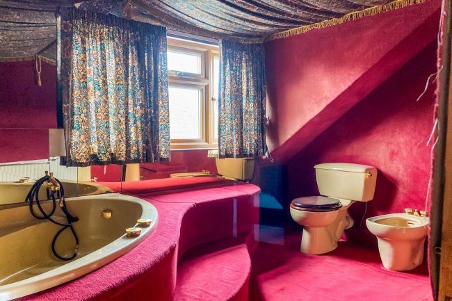 66 Green End Street, Aston Clinton, Aylesbury, HP22 5EU
 9