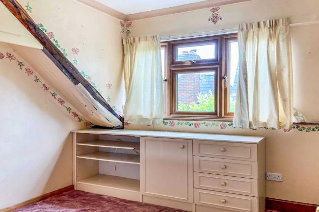 66 Green End Street, Aston Clinton, Aylesbury, HP22 5EU
 9