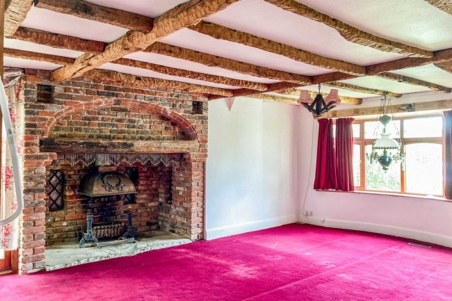 66 Green End Street, Aston Clinton, Aylesbury, HP22 5EU
 9