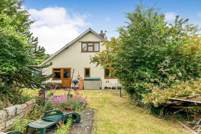 66 Green End Street, Aston Clinton, Aylesbury, HP22 5EU
 9