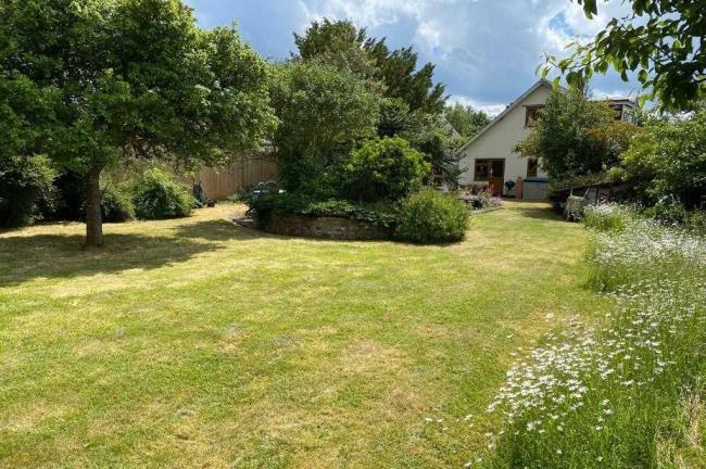 66 Green End Street, Aston Clinton, Aylesbury, HP22 5EU
 9