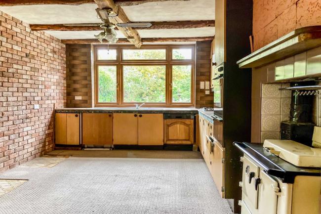 66 Green End Street, Aston Clinton, Aylesbury, HP22 5EU
 9