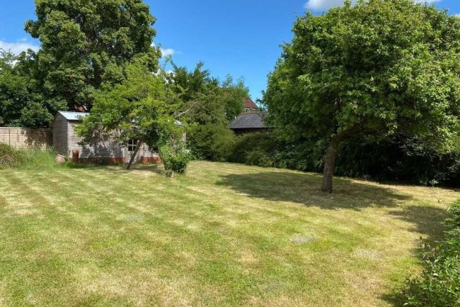 66 Green End Street, Aston Clinton, Aylesbury, HP22 5EU
 9