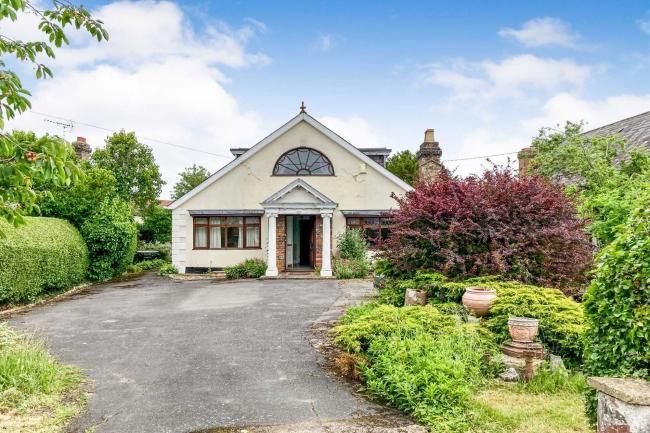 66 Green End Street, Aston Clinton, Aylesbury, HP22 5EU
 9