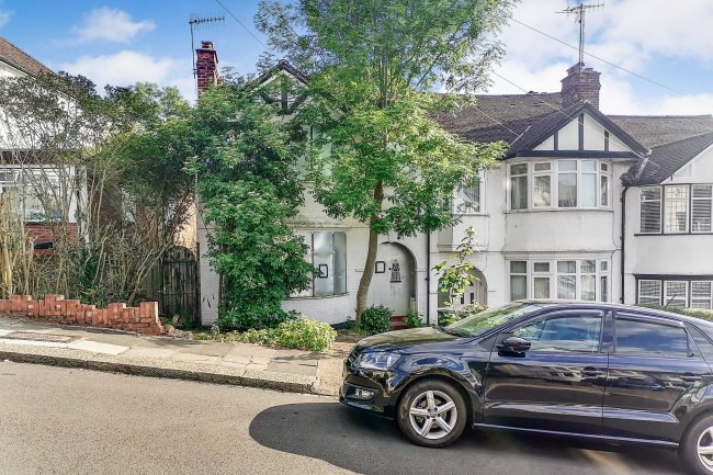 8 Fairfields Crescent, Kingsbury, London NW9 0PS
 4