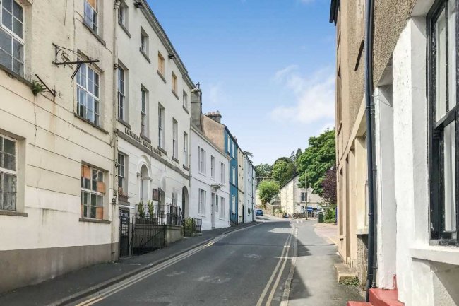 Lonsdale House Hotel, 11 Daltongate, Ulverston, Cumbria LA12 7BD 4