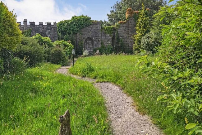 Lonsdale House Hotel, 11 Daltongate, Ulverston, Cumbria LA12 7BD 4