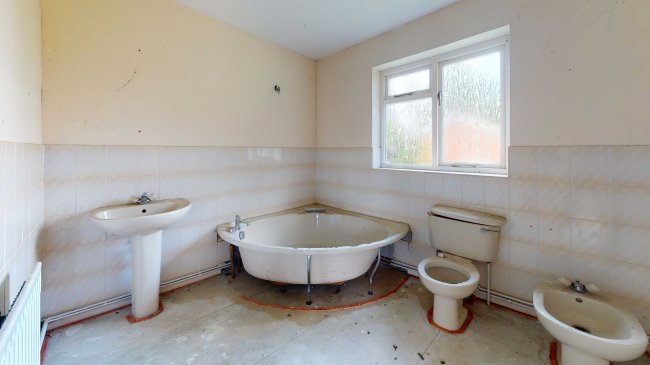 Willow End, 3 Badgers Walk, Purley, Surrey CR8 3PX 6