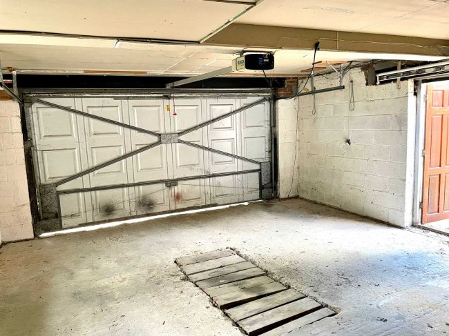 Willow End, 3 Badgers Walk, Purley, Surrey CR8 3PX 6