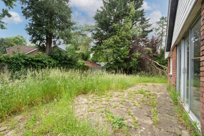 Willow End, 3 Badgers Walk, Purley, Surrey CR8 3PX 6