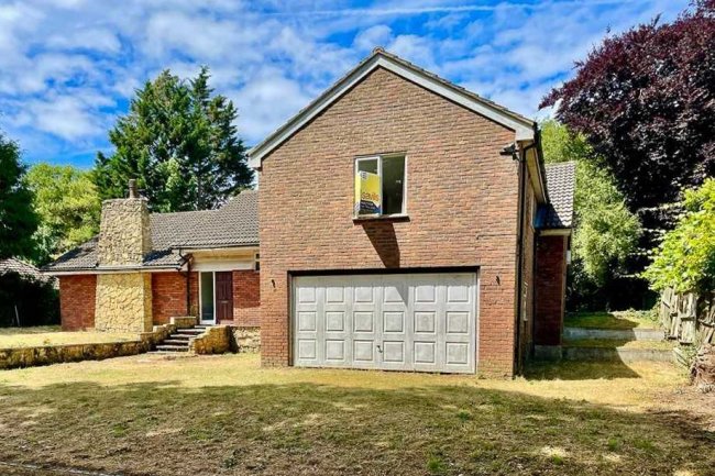 Willow End, 3 Badgers Walk, Purley, Surrey CR8 3PX 6