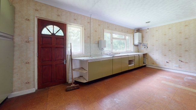 Willow End, 3 Badgers Walk, Purley, Surrey CR8 3PX 6