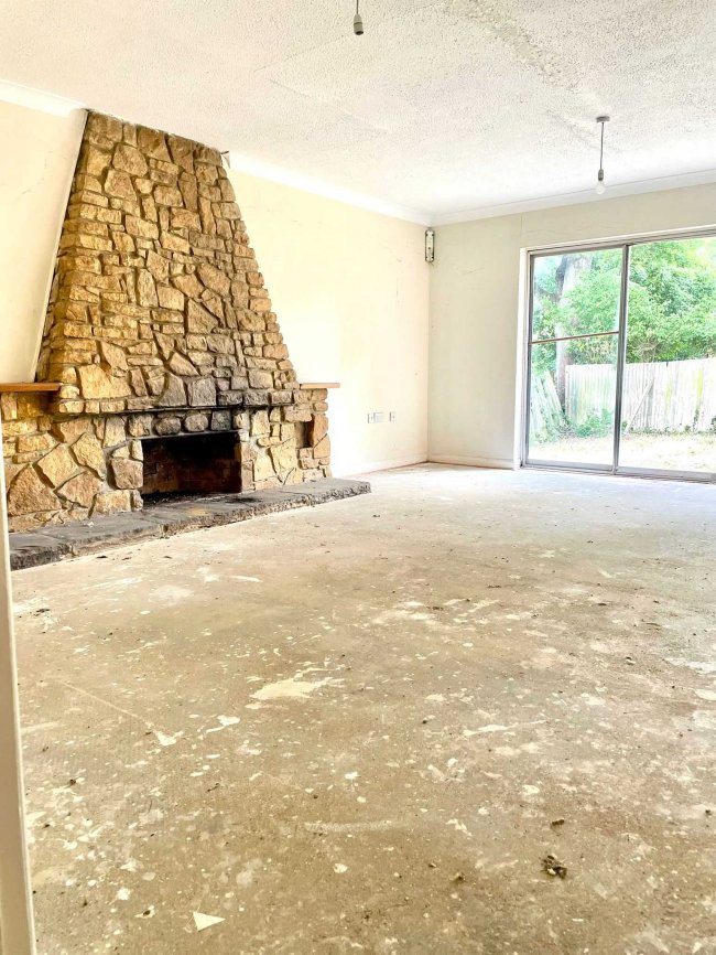 Willow End, 3 Badgers Walk, Purley, Surrey CR8 3PX 6