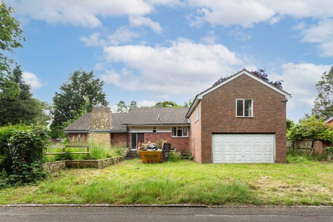 Willow End, 3 Badgers Walk, Purley, Surrey CR8 3PX 6