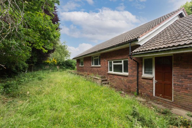 Willow End, 3 Badgers Walk, Purley, Surrey CR8 3PX 6