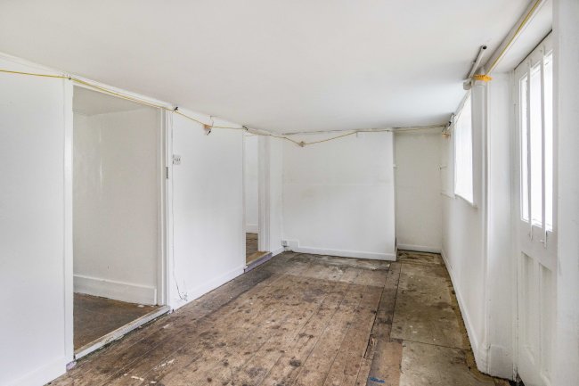 34 Hyde Street, Winchester, Hampshire, SO23 7DX
 7