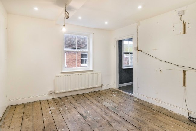 34 Hyde Street, Winchester, Hampshire, SO23 7DX
 7