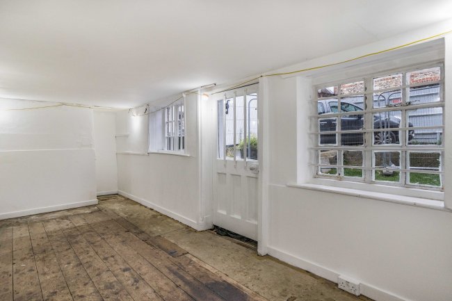 34 Hyde Street, Winchester, Hampshire, SO23 7DX
 7