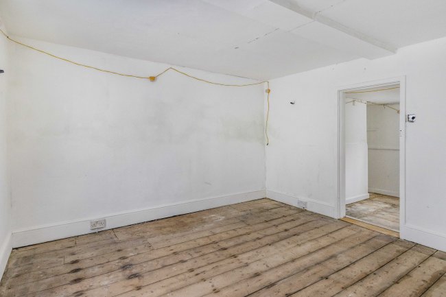 34 Hyde Street, Winchester, Hampshire, SO23 7DX
 7