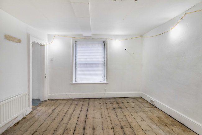 34 Hyde Street, Winchester, Hampshire, SO23 7DX
 7