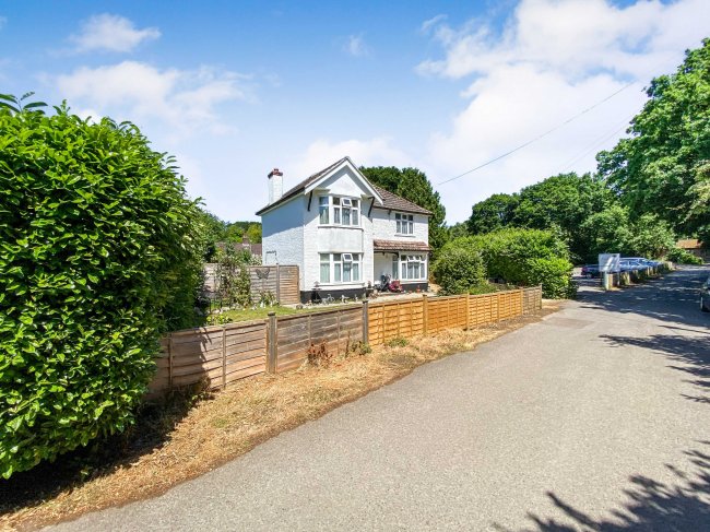 11 Moorlands Road, Southend, Verwood, Dorset BH31 7PD 1