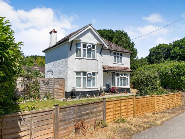 11 Moorlands Road, Southend, Verwood, Dorset BH31 7PD 1