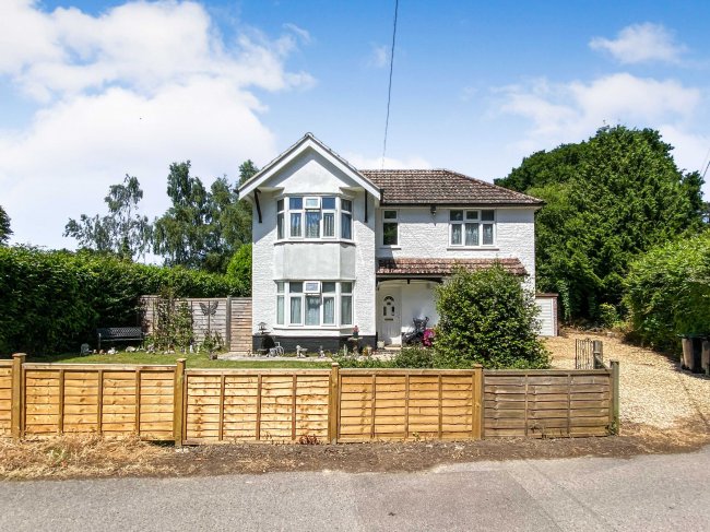 11 Moorlands Road, Southend, Verwood, Dorset BH31 7PD 1