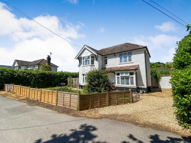 11 Moorlands Road, Southend, Verwood, Dorset BH31 7PD 1