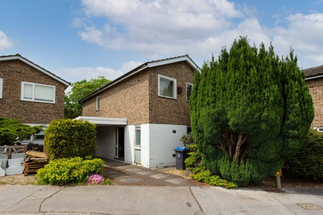 3 Braybrooke Gardens, Crystal Palace, London, SE19 2UN
 7