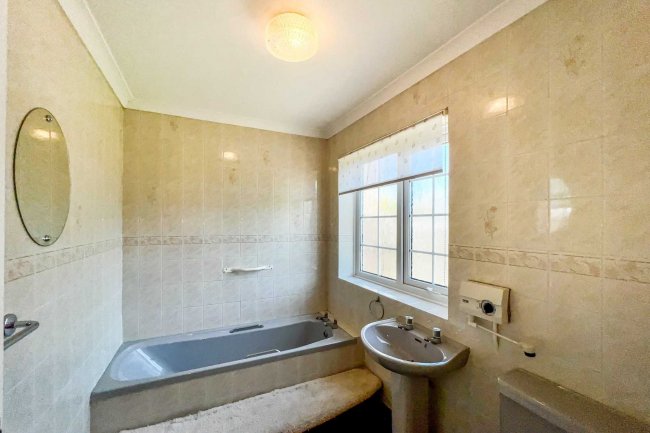 2 Village Green Avenue, Biggin Hill, Westerham, Kent TN16 3LP 10