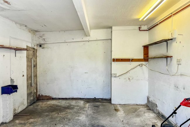 2 Village Green Avenue, Biggin Hill, Westerham, Kent TN16 3LP 10