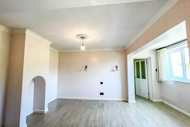 2 Village Green Avenue, Biggin Hill, Westerham, Kent TN16 3LP 10