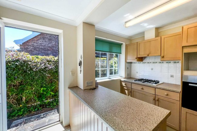 2 Village Green Avenue, Biggin Hill, Westerham, Kent TN16 3LP 10