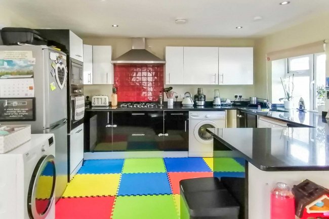 2 & 2a Upper Station Road, Radlett, Hertfordshire WD7 8BX 2