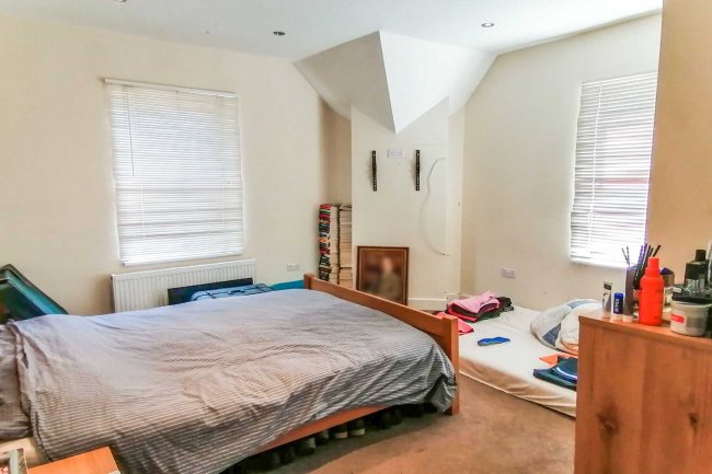 2 & 2a Upper Station Road, Radlett, Hertfordshire WD7 8BX 2